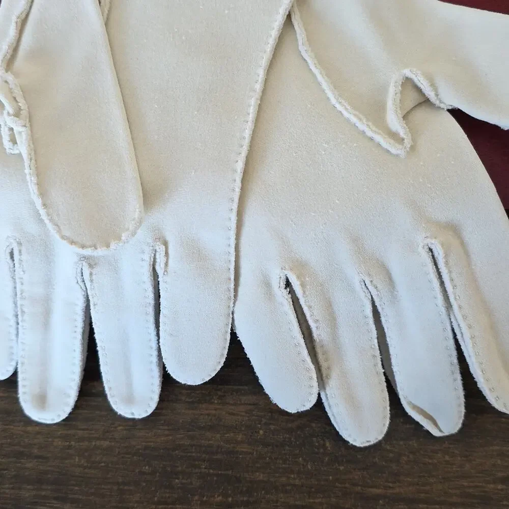 Vintage Elegant White Short Hand Stitched Nylon Blend Gloves Womens OS On Trend